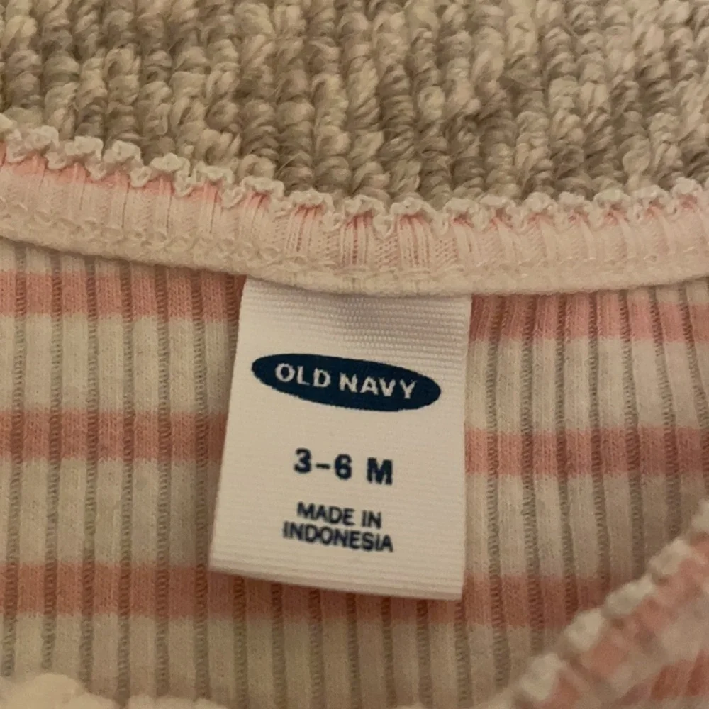 Old Navy Bundle striped set and heart print onesie  pink white 3-6M
